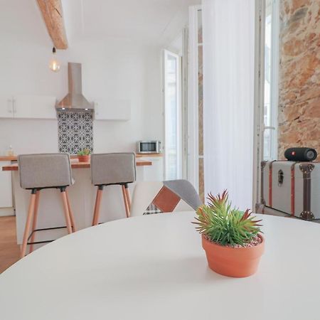 Stylish Apartment In The Old Town, With Ac. Антиб Экстерьер фото